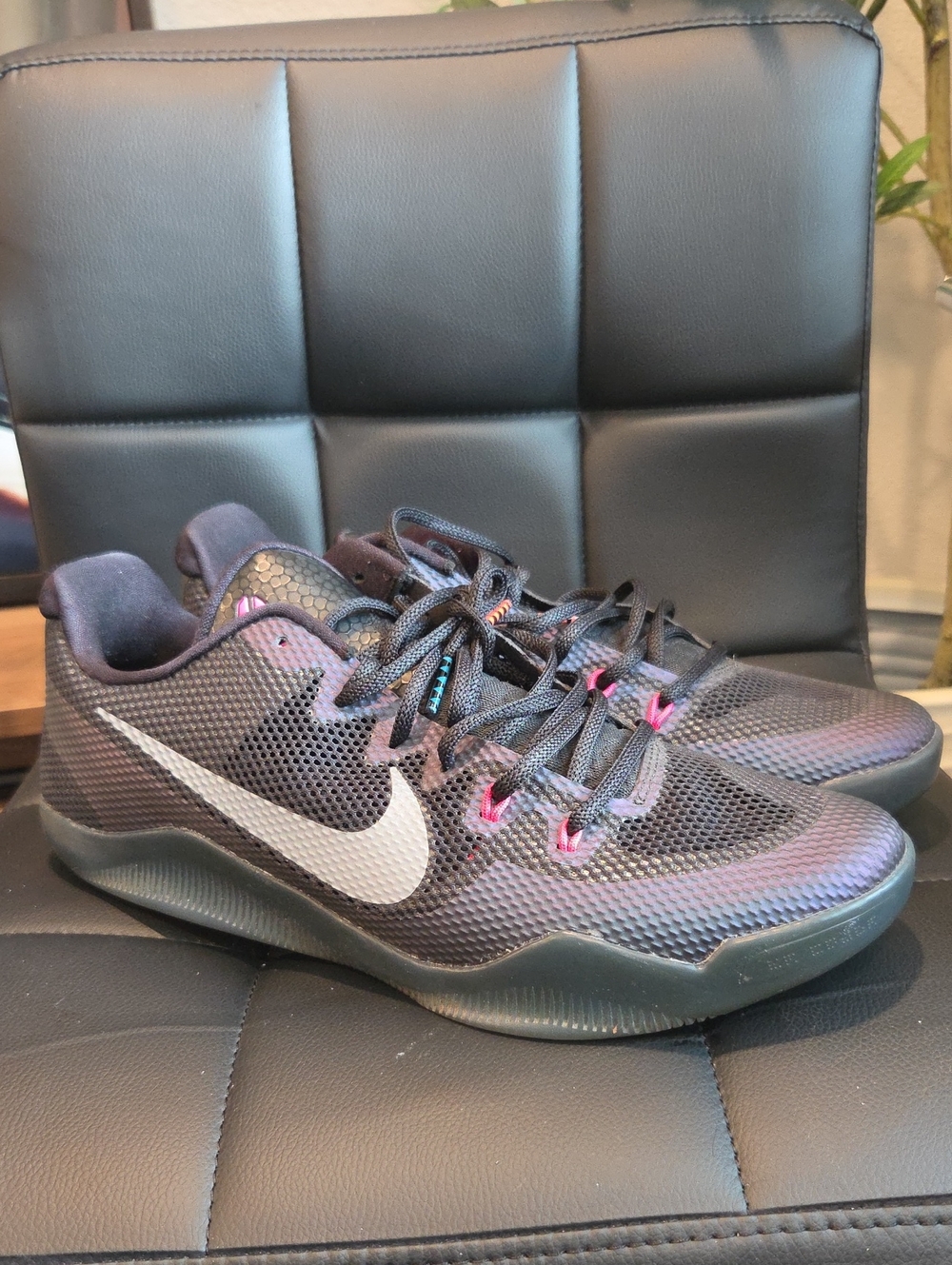 Nike Men's Black/Purple Mesh Athletic Shoes
